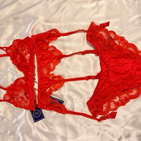 La Perla Vintage Fiery Red Lace Bra Set four pieces . - Picture 14 of 14